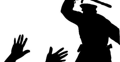 Полицейский бьет взяточника по рукам