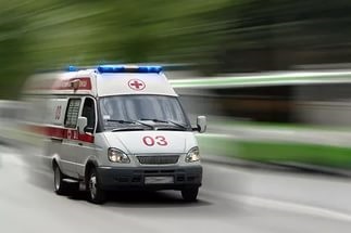 Скорая помощь мчится