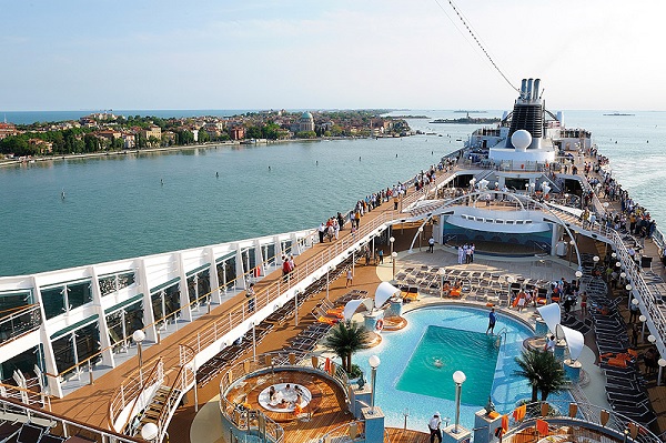 Паром MSC Poesia