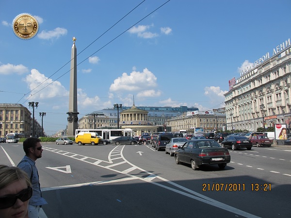 Площадь перед Московским вокзалом в Санкт-Петербурге