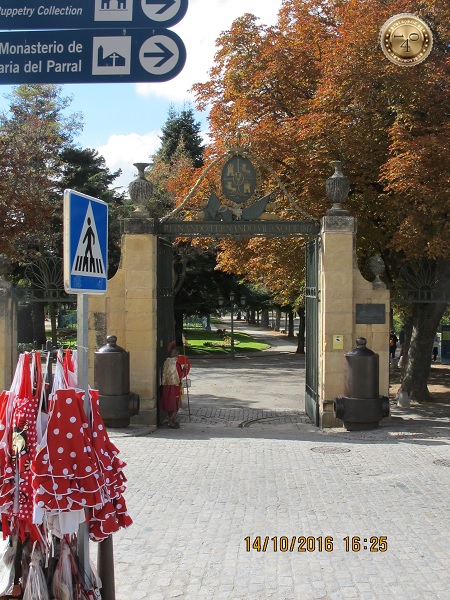Вход на территорию Алькасара в Сеговии