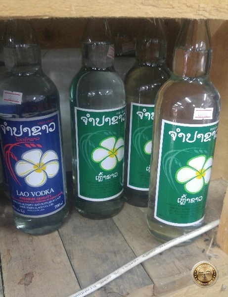 Бутылка лаосской водки